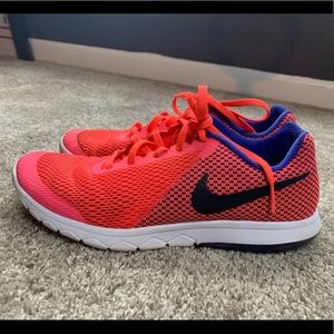 Nike Women's Flex Experience Rn 6
